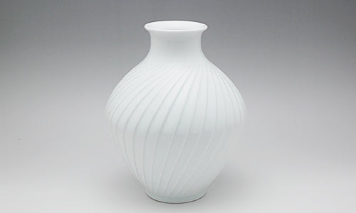 白磁彫込花瓶